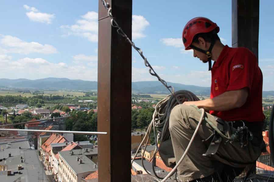 Usługi alpinistyczne – prace dekarskie i porządkowe na wysokościach