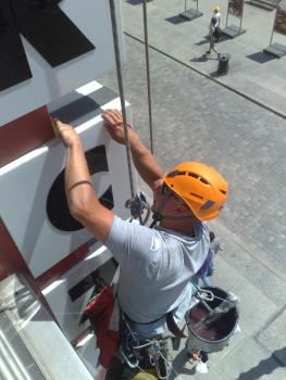 Prace alpinistyczne na dużych wysokościach we Wrocławiu