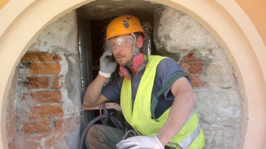 Alpinista przemysłowy i prace na wysokościach - Dostęp linowy